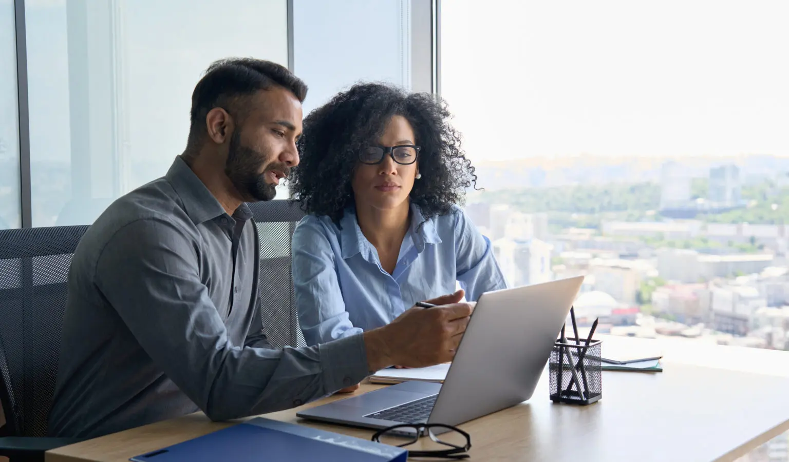 couple choosing whether to save or invest